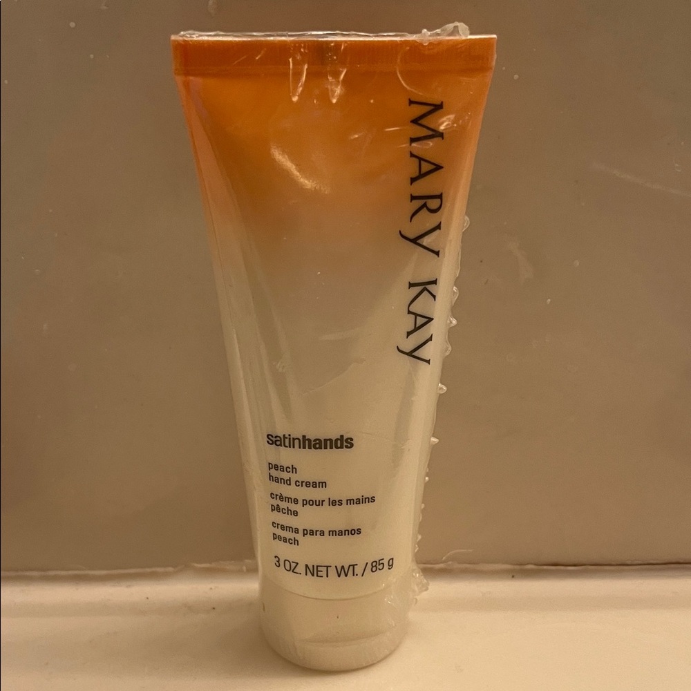 Mary Kay Satin Hands Peach Cream 3oz NWT
